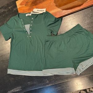 4/$15 NEW Abollria Matching Pajama Set Green Striped Shirt And Shorts -Medium